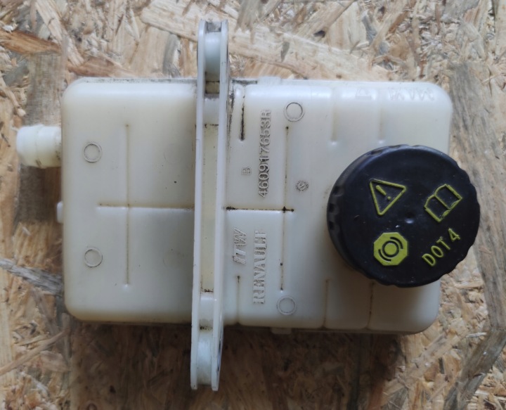 460917653R   ZBIORNICZEK PLYNU HAMULCOWEGO ESPACE V DCI