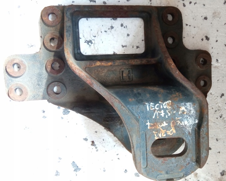 Iveco Tector 17.5" spring hanger bracket 508693