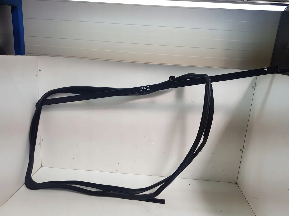Tätningslist vänster Ford Transit BK31-V21511-AG