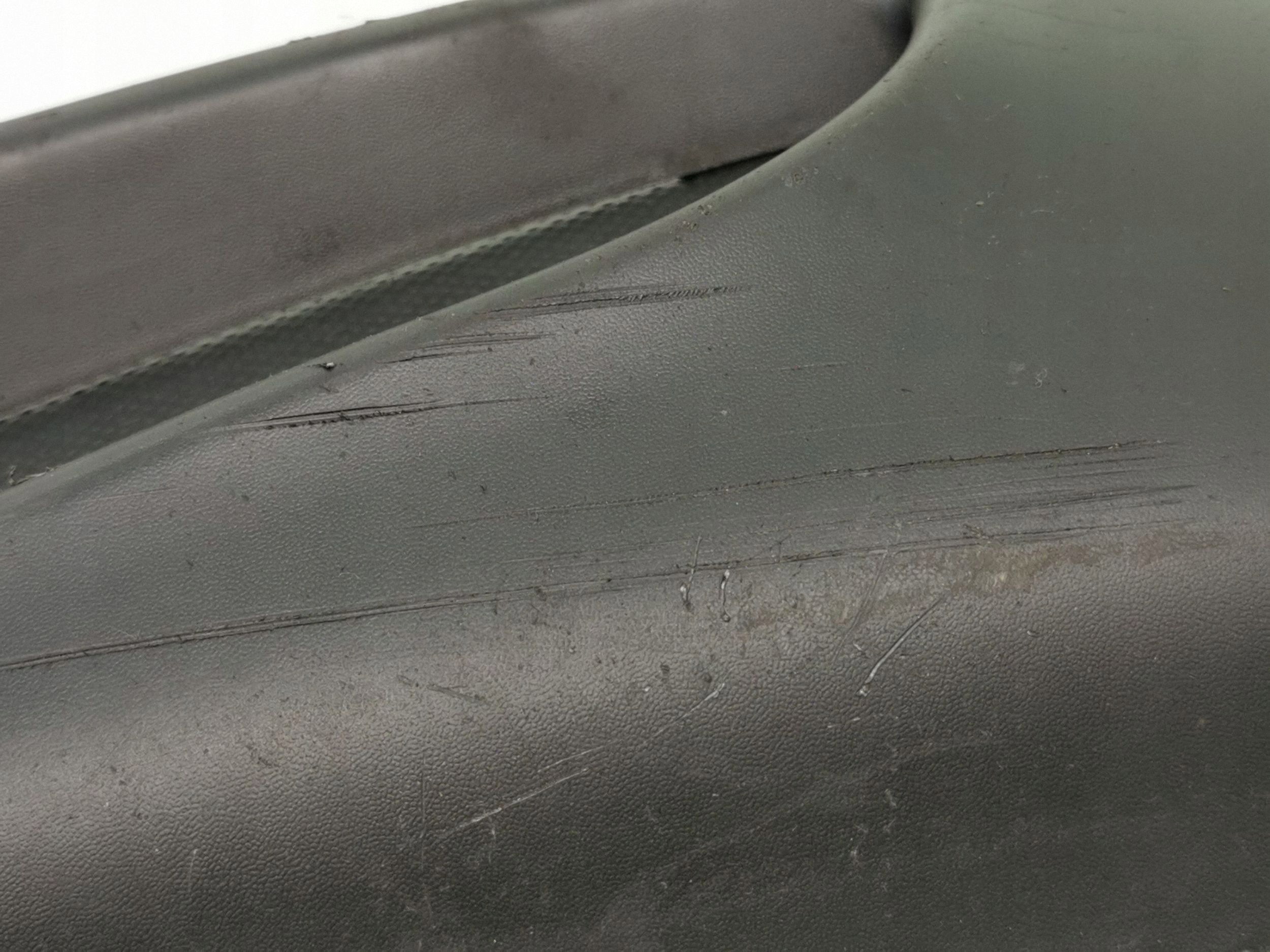 Mitsubishi OE 6400A469 spoiler image 3