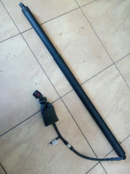 Sähkötoiminen luukkuavain teleskooppi VW T5 T6 7E5827851D ORIG.