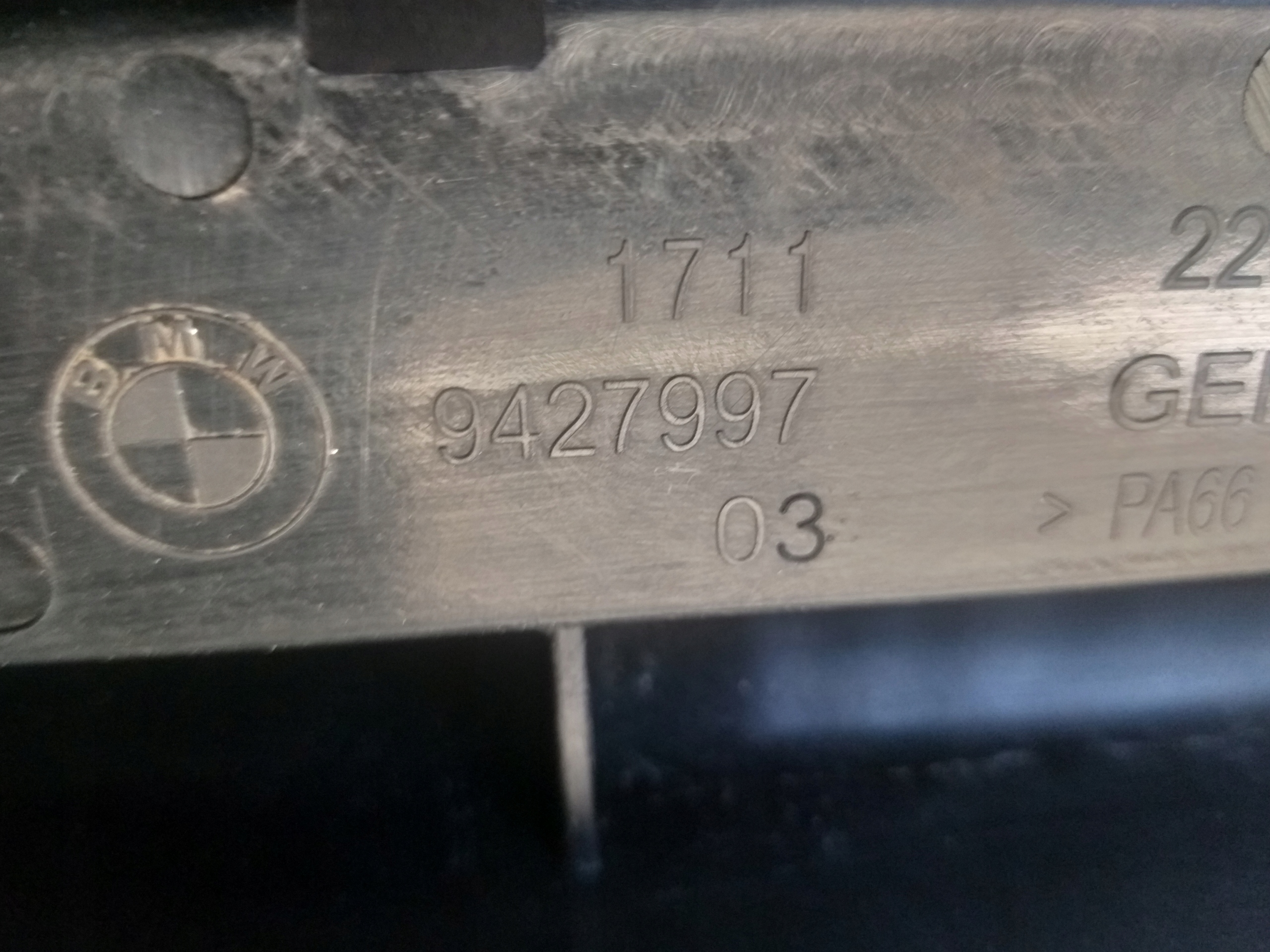 Fixation radiateur BMW 8 G14 image 3