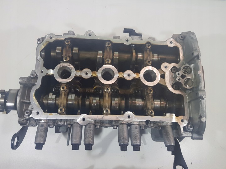 Oikea sylinterikansi Audi A4 A5 A6 3.2 FSI 06E103404A