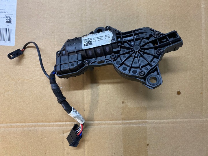 Takmotor taklucka höger BMW Z4 G29
