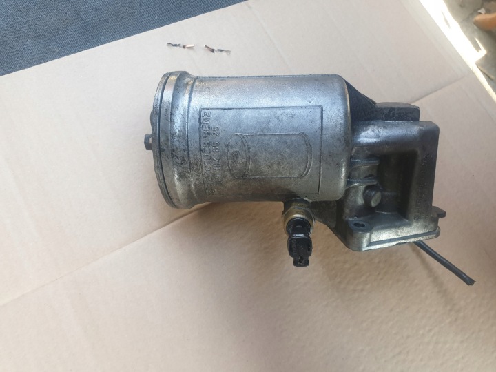 Öljynsuodattimen kotelo Mercedes W126 R107 M117 5.0 5.6 0011846525