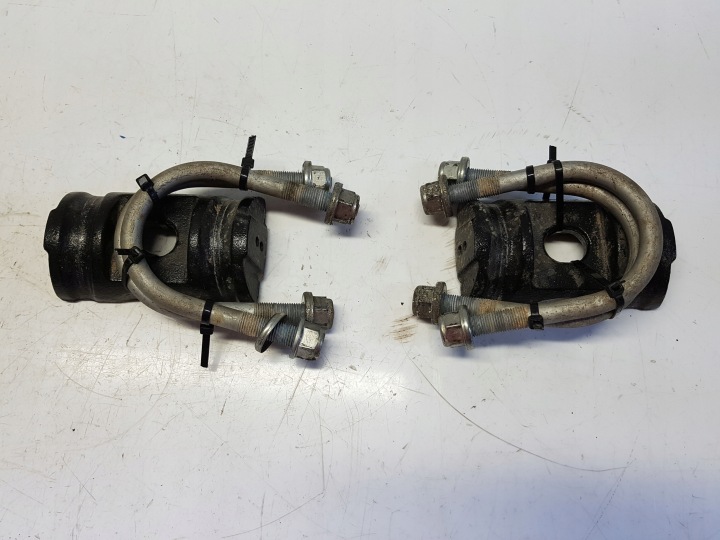 Ford Transit MK8 takajarru puristin oikea vasen jousivarsi