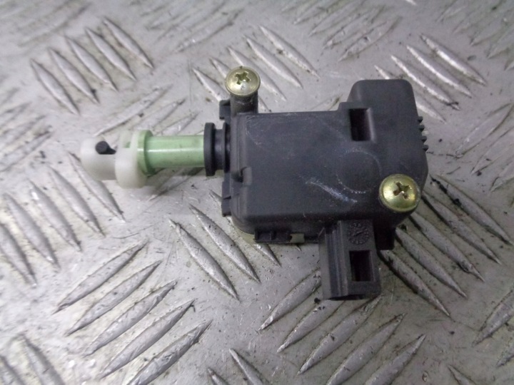 TOYOTA AVENSIS T25 brandstofklepbediening 77030-05010