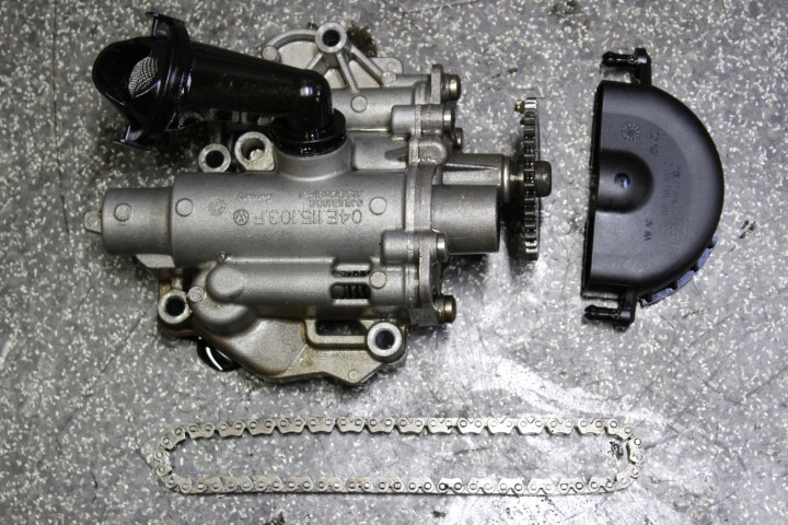 VW GOLF VII SKODA 1.4 TSI CXS POMPA OLIO 04E115103F 04E115251E