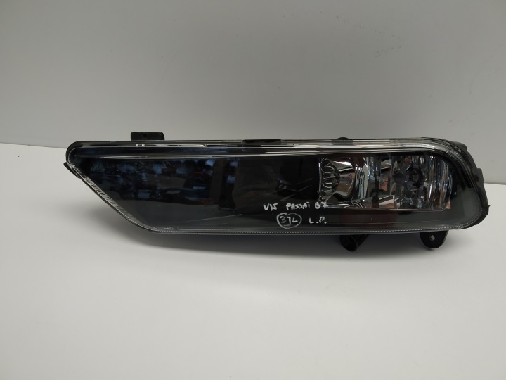 2010r + Vw Passat B7 R Line halogen vasen tumma etupuskuri 3AA941661J