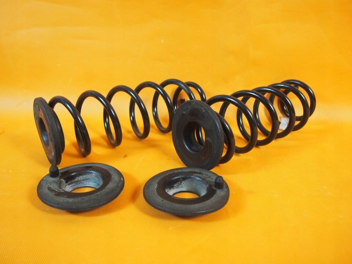 Audi TT 8S Takajouset ja kumit SETTI 8s0511115cd