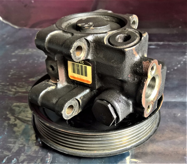 Ford OE 1357641 ohjaustehostimen pumppu