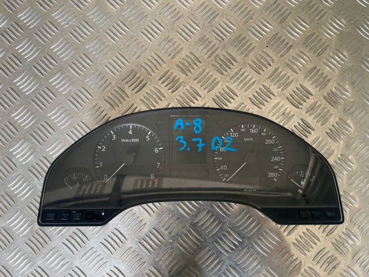 AUDI A8 D2 3.7 Instrument Cluster 4D0919033F