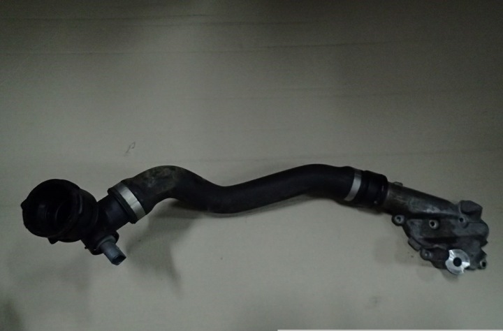 DW VW Touareg 7P waterslang 06E121161AN 7P0122051