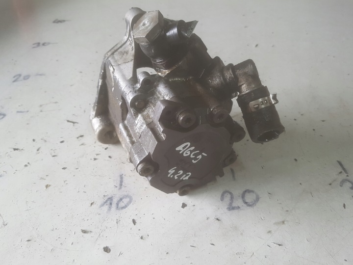 Ohjaustehostimen pumppu Audi A4 4.2 Quattro 4Z7145156E