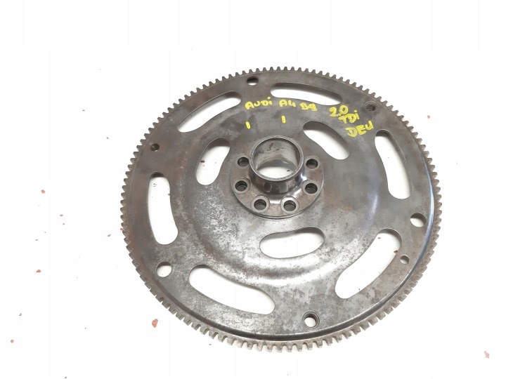 Vauhtipyörä Audi A4 B9 2.0 TDI 06H105323AE DEU