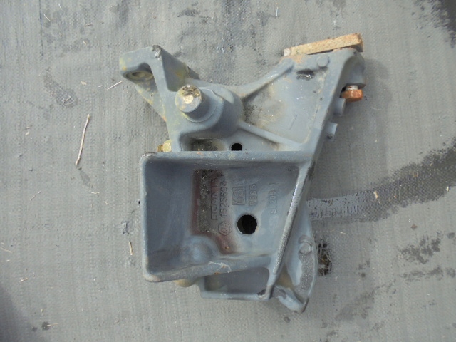 Supporto paraurti in ghisa telaio Scania 1525694 95