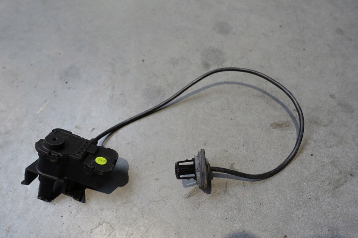 VW Beetle 5C Fuel Flap Actuator 5C5810773A