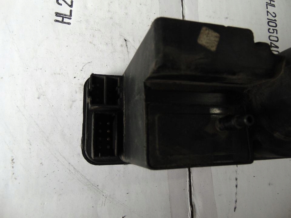 MERCEDES W202 CENTRALLÅSPUMP 2028001448 image 3