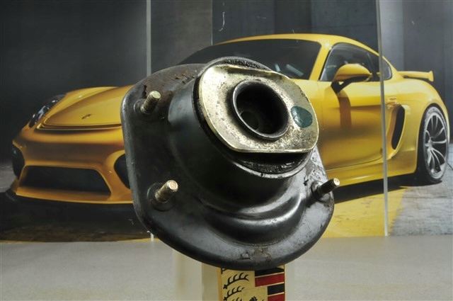 Porsche 964 iskunvaimentimen alusta, C4, L=R