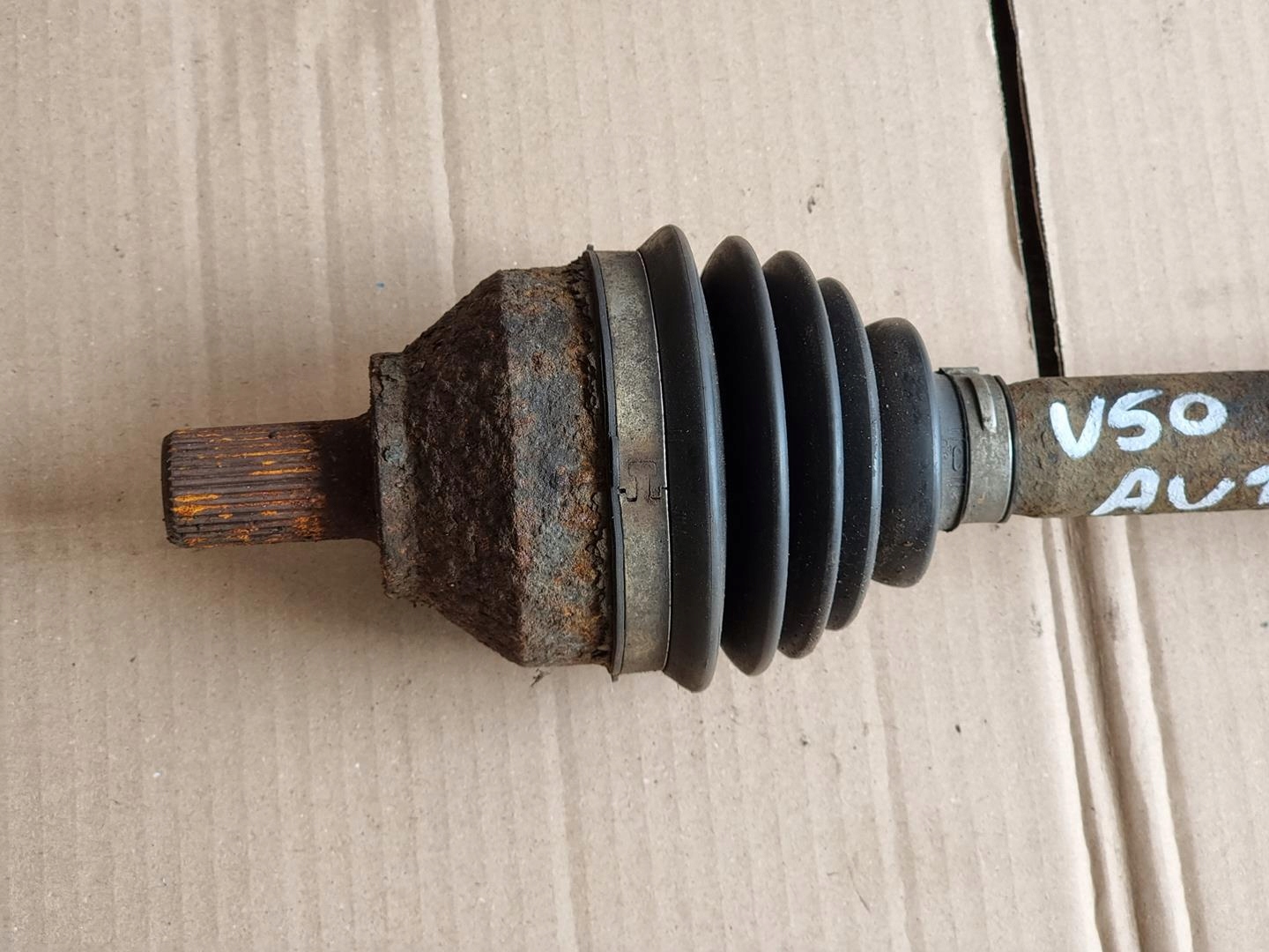 Vasen akselinvarsi lyhyt Volvo V50 S40 C30 C70 2.0D 136KM Automaatti 2007-2012