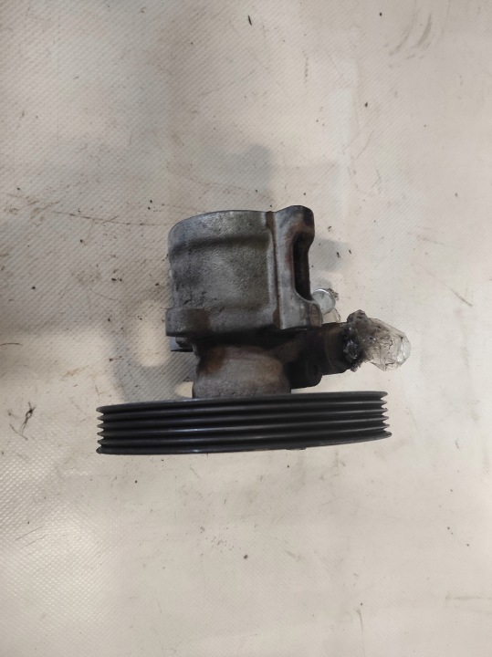 Peugeot 306 1.6 B Ohjaustehostimen pumppu