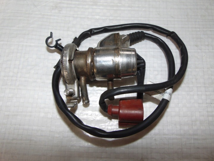 Ruiskutin VW Passat B8 Touran 03N131113A