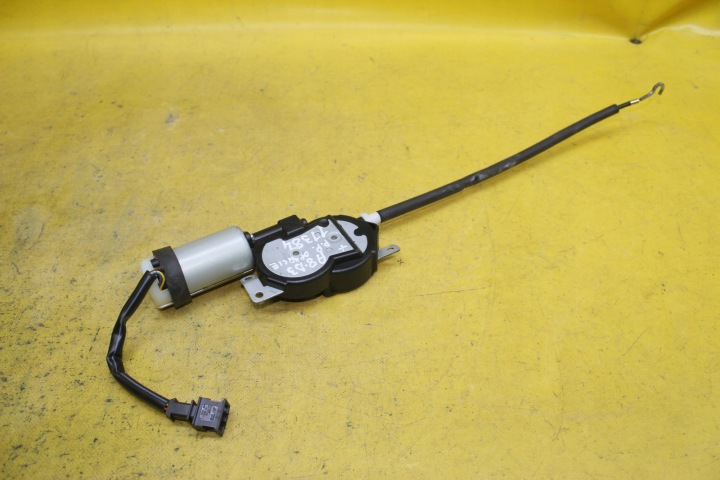 Istuimen moottori oikea etu A8 D3 8515450B