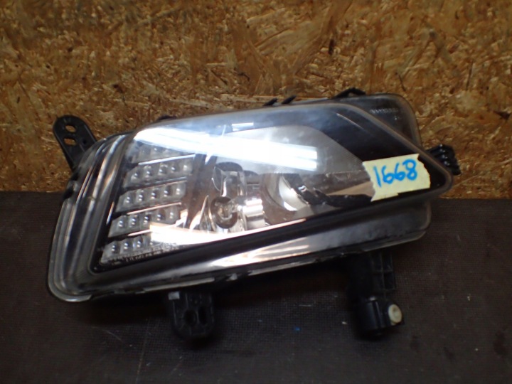 Halogeeni oikea VW Polo LED 17- 2G0941662