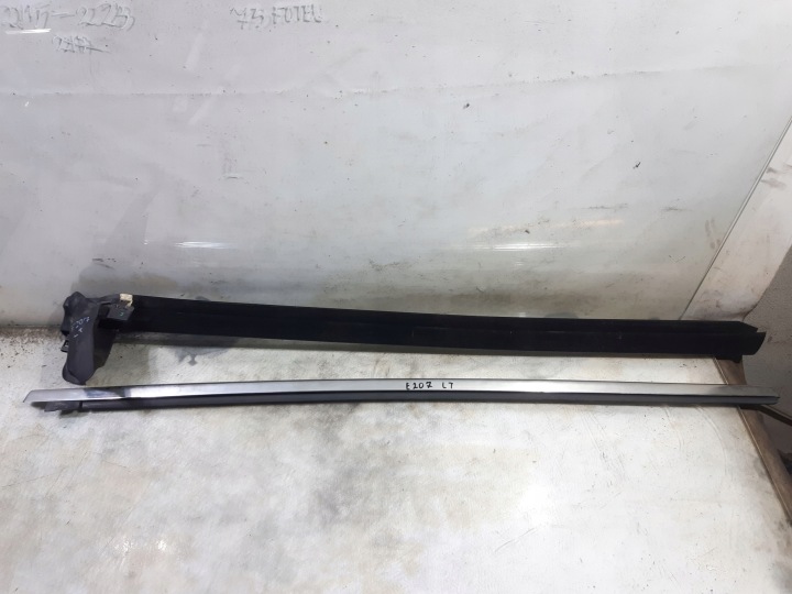 Lista tiiviste vasen taka Mercedes W207