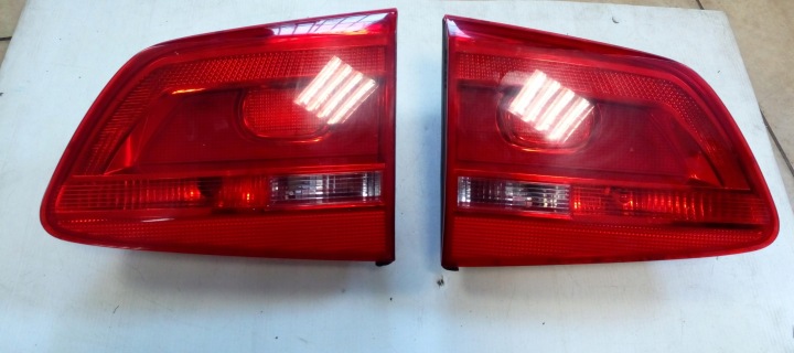 VW Touran II '10-15 Rear Lamp OEM 1T0945094A 1T0945093A