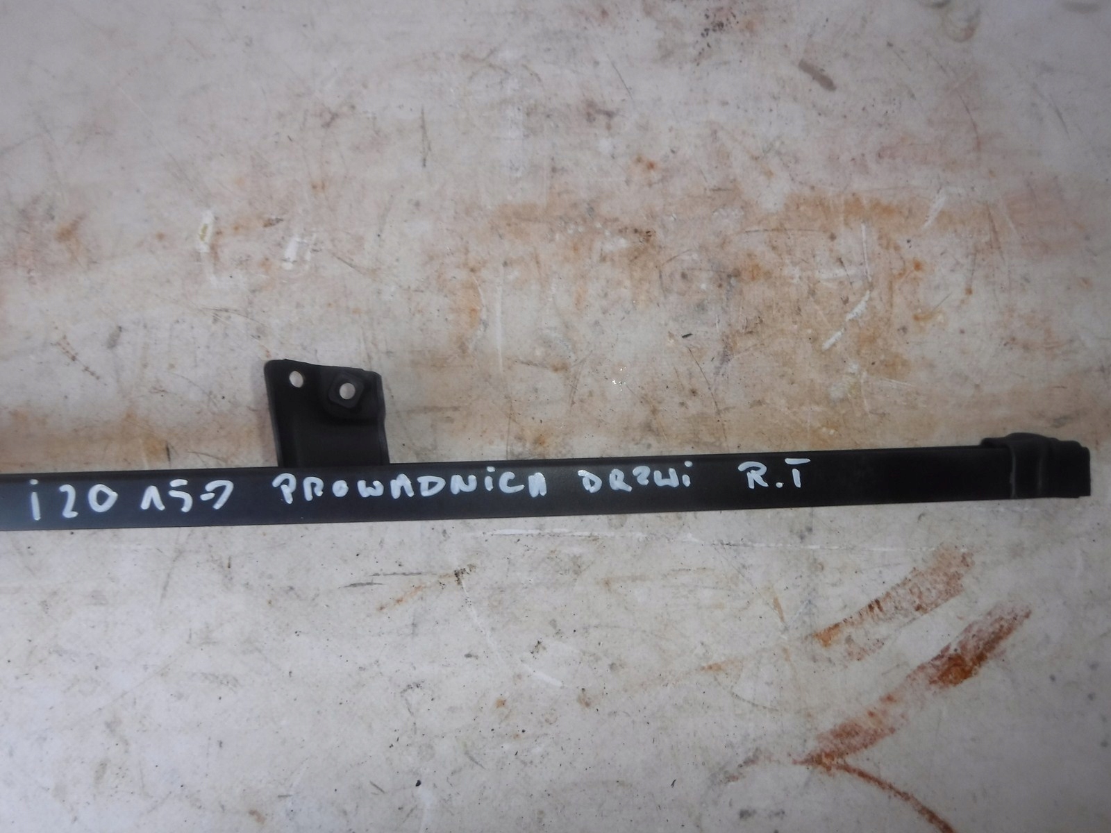 Hyundai i20 Fensterheberführung hinten rechts OEM 83510-c7000 image 3