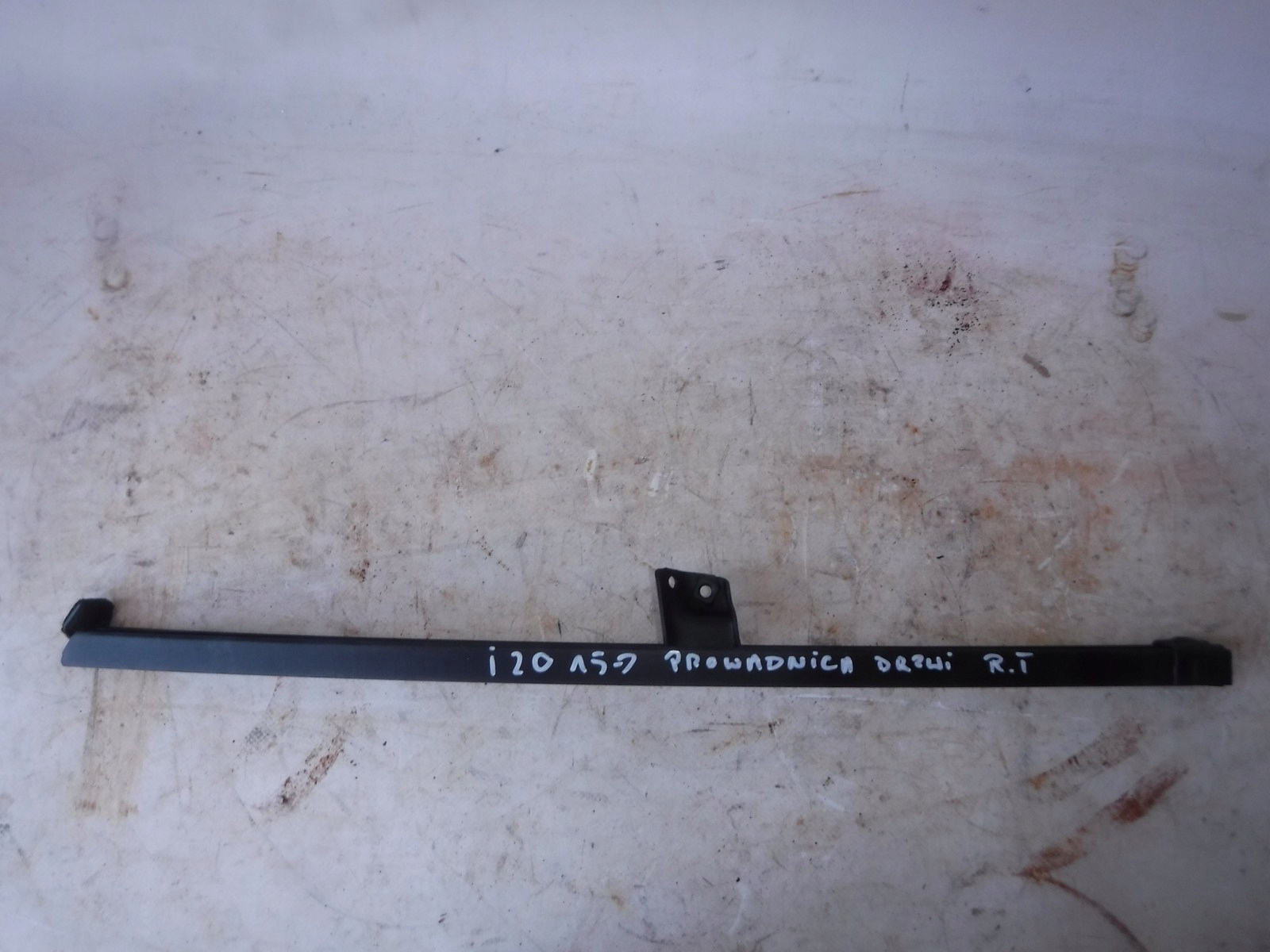 Hyundai i20 Fensterheberführung hinten rechts OEM 83510-c7000 image 5