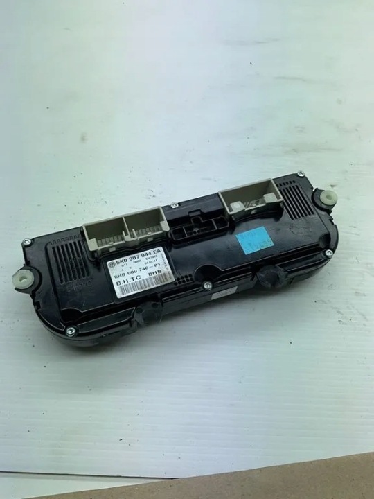 Volkswagen Jetta VI AC panel 5HB00974681