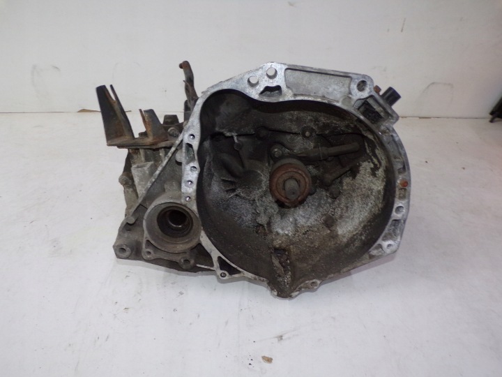 Gearbox Nissan Micra K12 820024