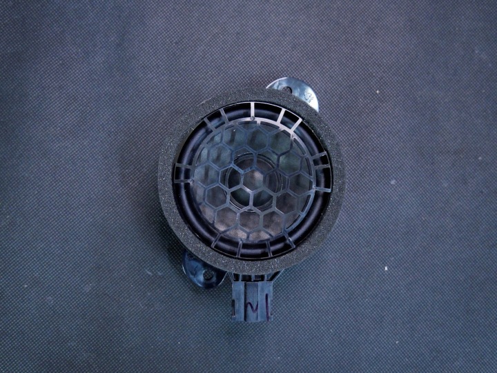 AUDI A3 8V kaiutin Bang&Olufsen 8V3035709
