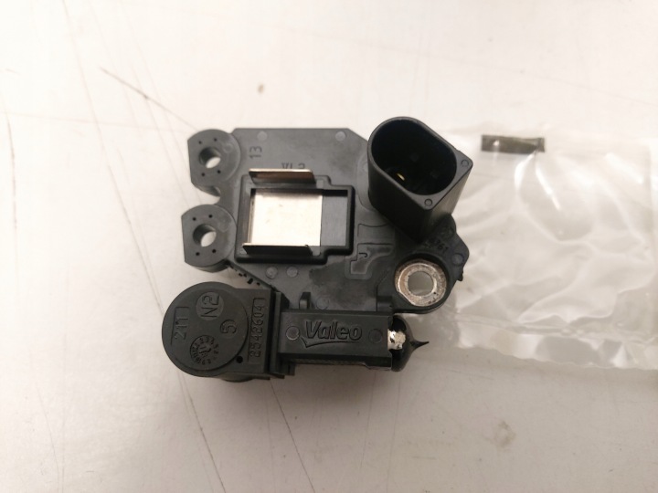 MERCEDES 0031544806 Spänningsregulator till generator
