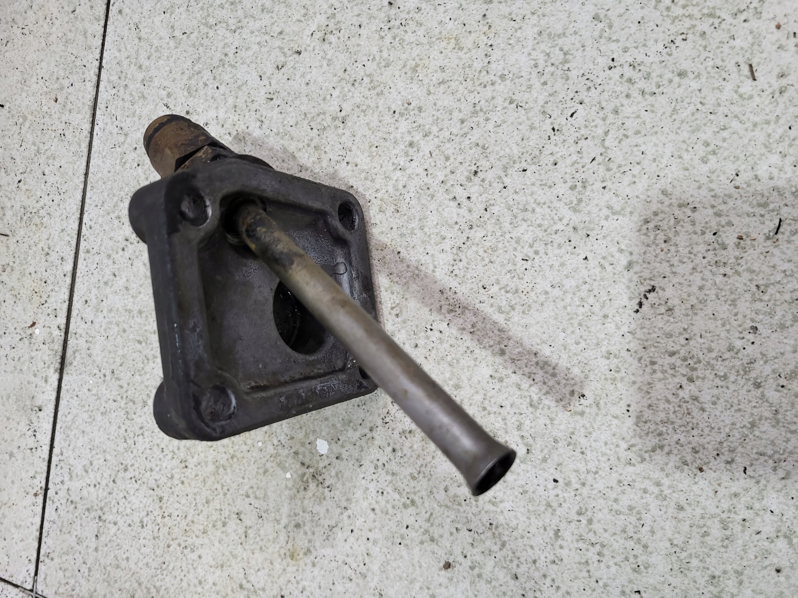 Oljepåfyllningsrör Mätsticka Scania R image 3