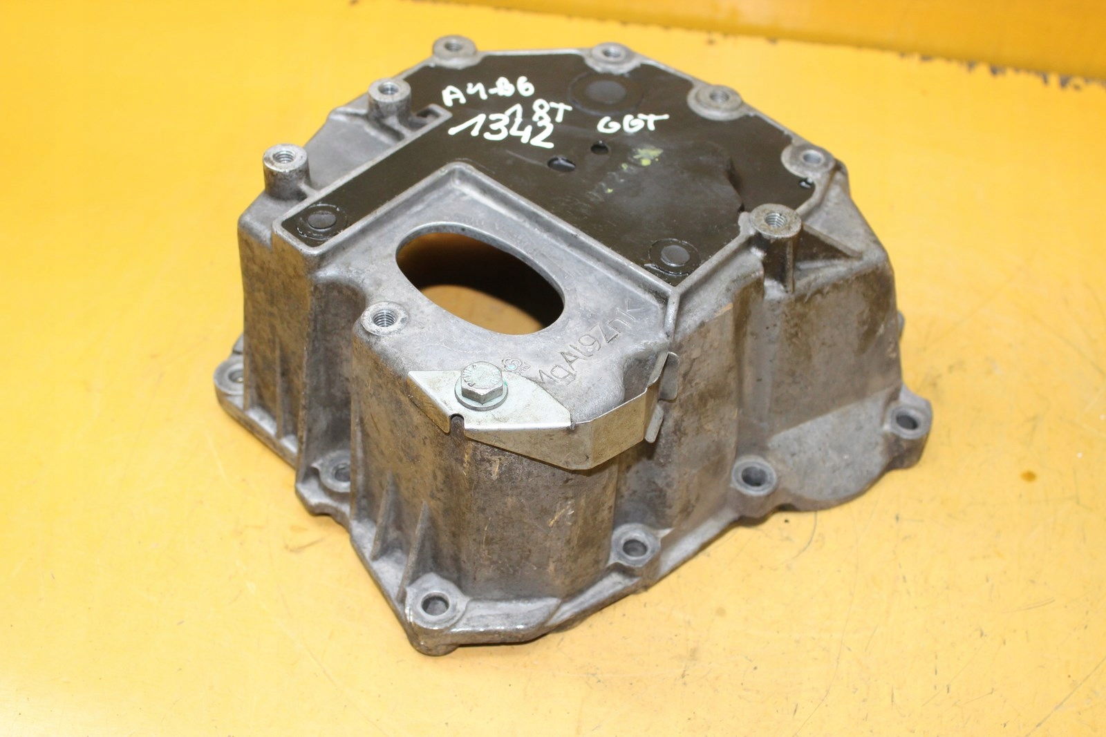 Kastdeksel versnellingsbak A4 B6 1.8T GGT 01J301212H image 2