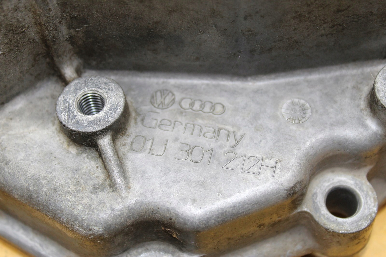 Kastdeksel versnellingsbak A4 B6 1.8T GGT 01J301212H image 6