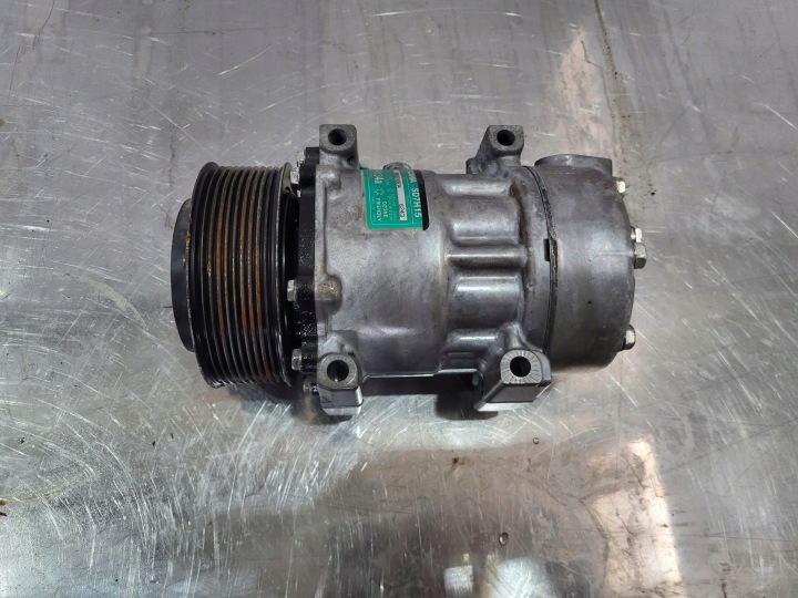Ilmastointikompressori Scania R 730 V8 2564093