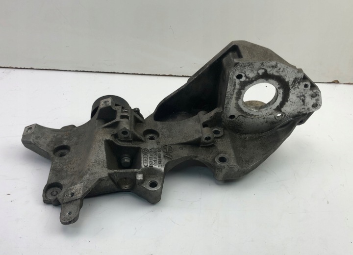VW 03L903143K laturin kiinnike