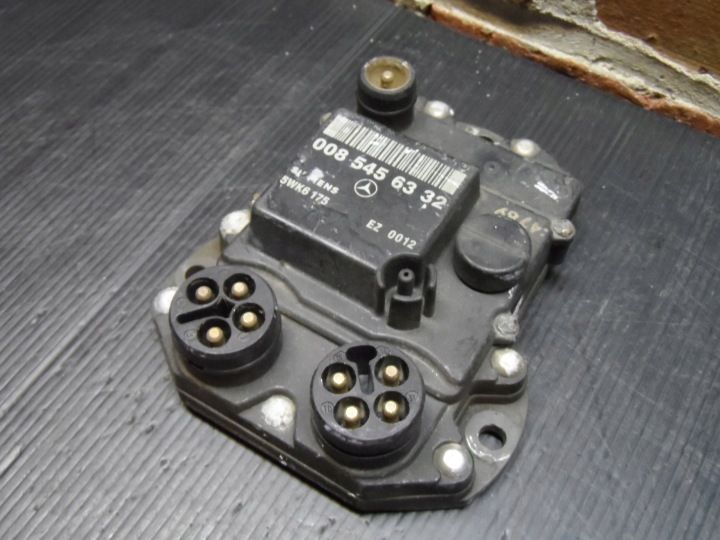 MERCEDES W124 SYTYTYSMODUULI 0085456332