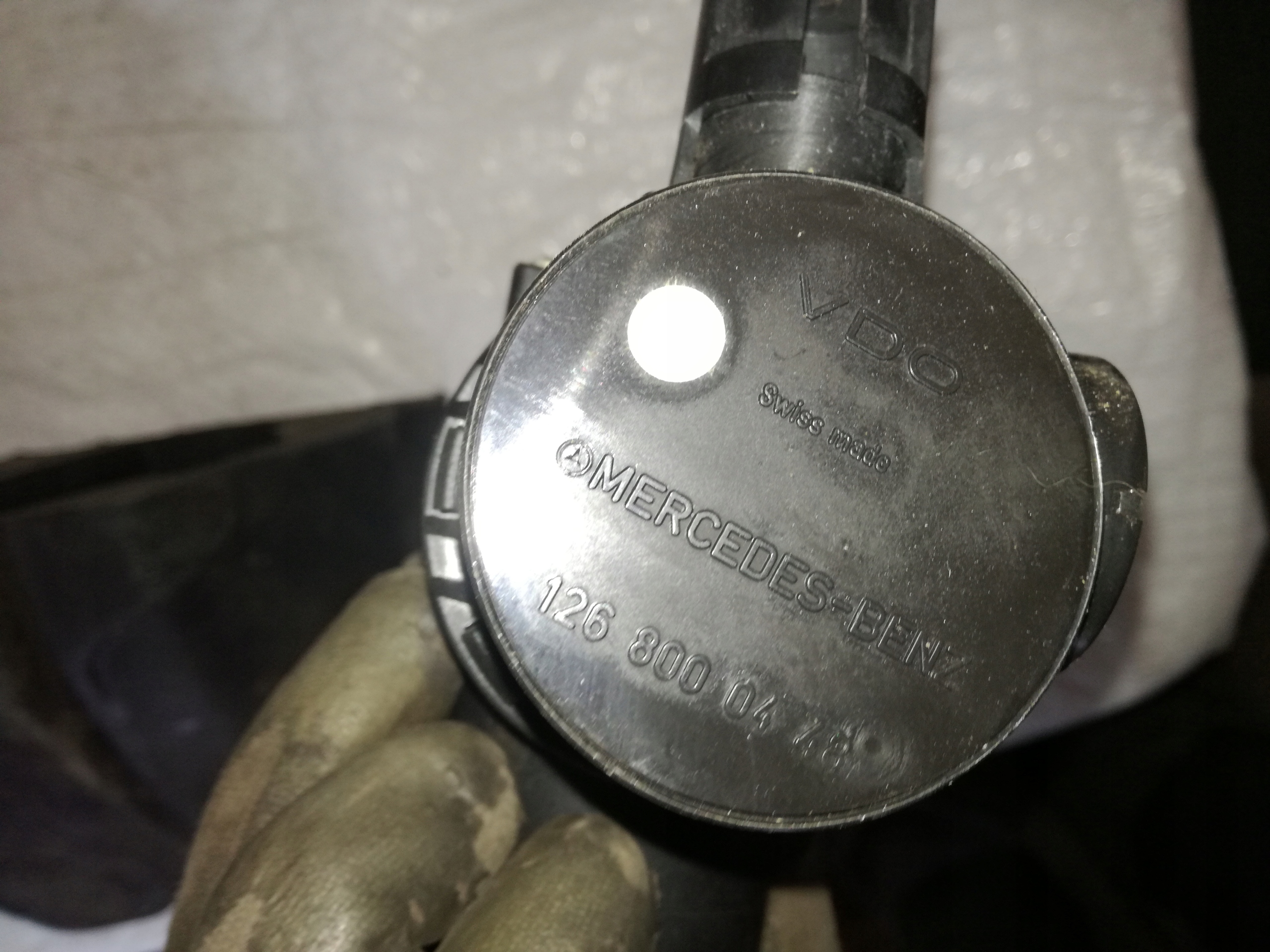 Keskuslukituspumppu Mercedes W126 1268000448
