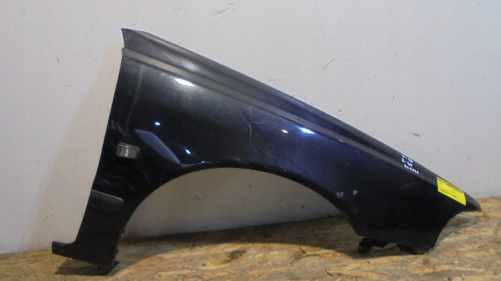 Lokasuoja etu oikea Volvo V40 I S40 95-00