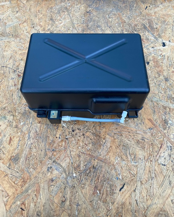 Gehäuse Abdeckung Pumpe Mercedes GL X166 4MATIC 1668000218