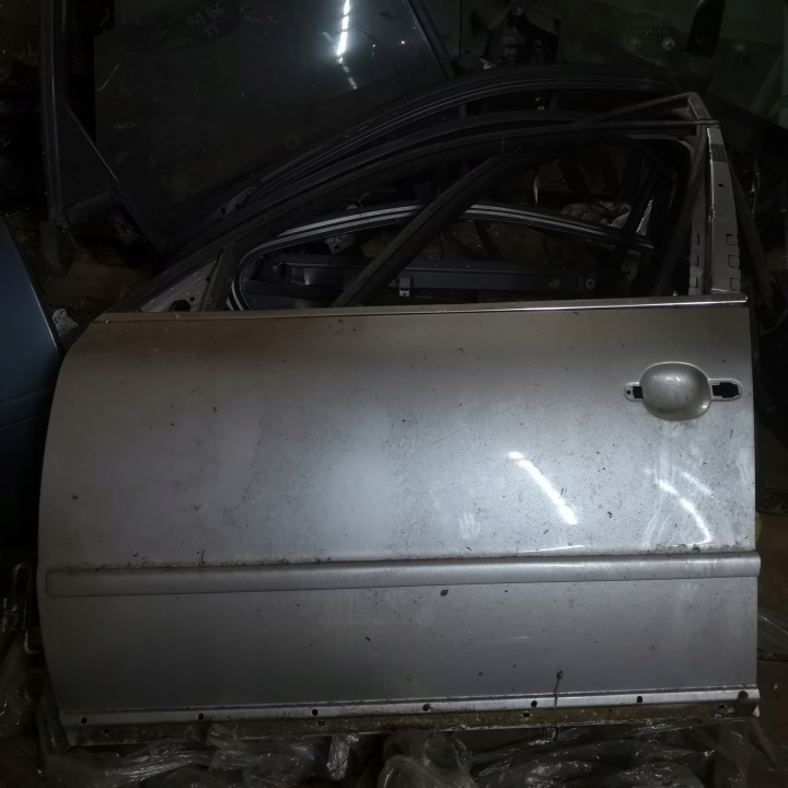 PASSAT B5 LIFT LA7W vasen etuovi