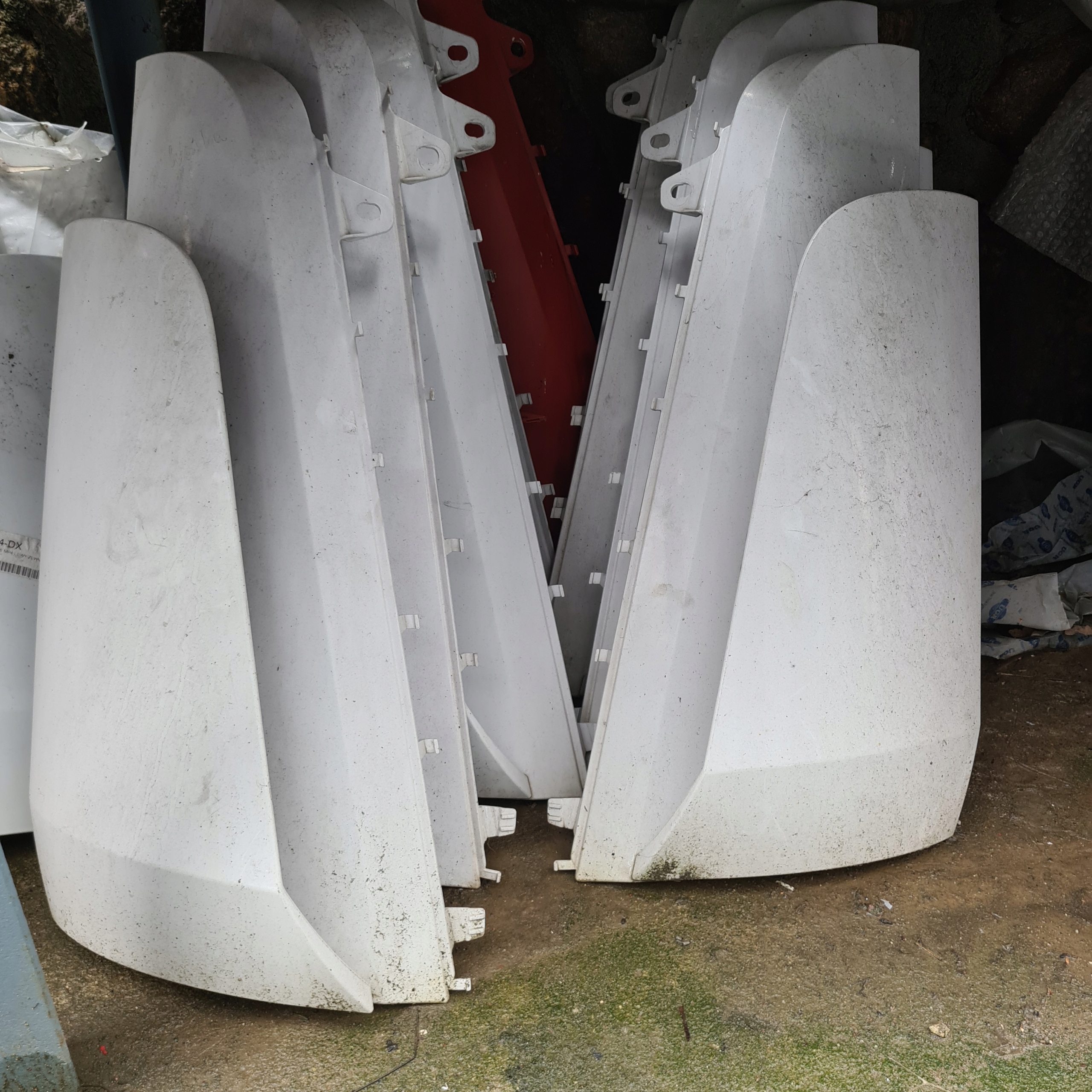 Actros MP4 Polik Spoiler Eckabdeckung Haube Grill 9607502025 9607502125