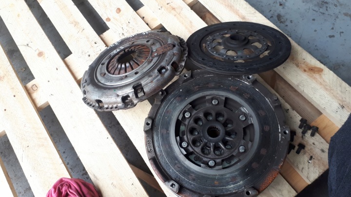 A4 B9 8W Kytkin vauhtipyörä 2.0 TFSI A5 8W
