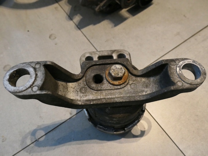 Moottorin alusta Ford Galaxy/S-Max (WA6)