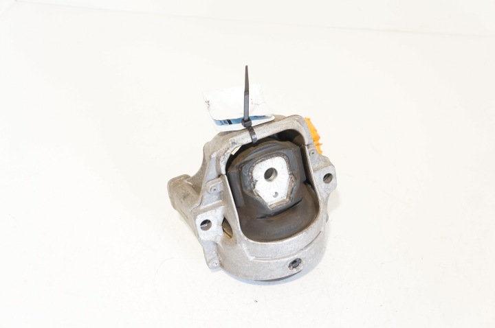 Audi OE moottorin kiinnike 8R0199381AD